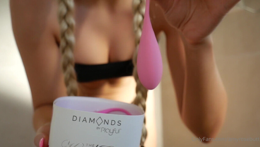 Fit Chick Amy - 21 May 2021 - Masturbating