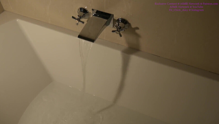 Amy, la ragazza in forma - ASMR nella vasca da bagno