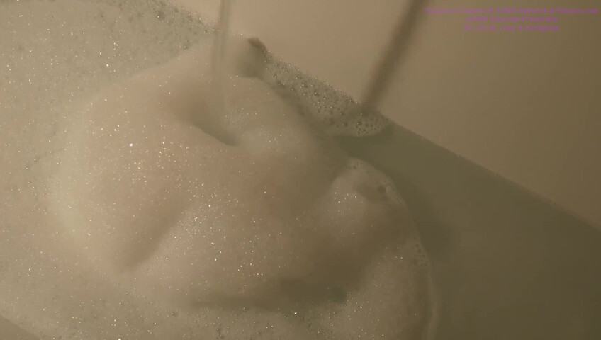 Amy, la ragazza in forma - ASMR nella vasca da bagno