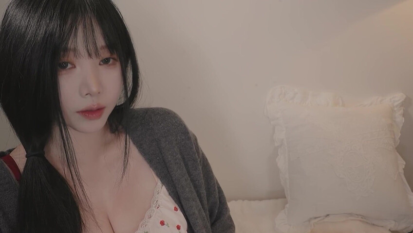 ASMR Yoon Ying - ASMR Roleplay with Reversed Dynamics A Night on a Business Trip