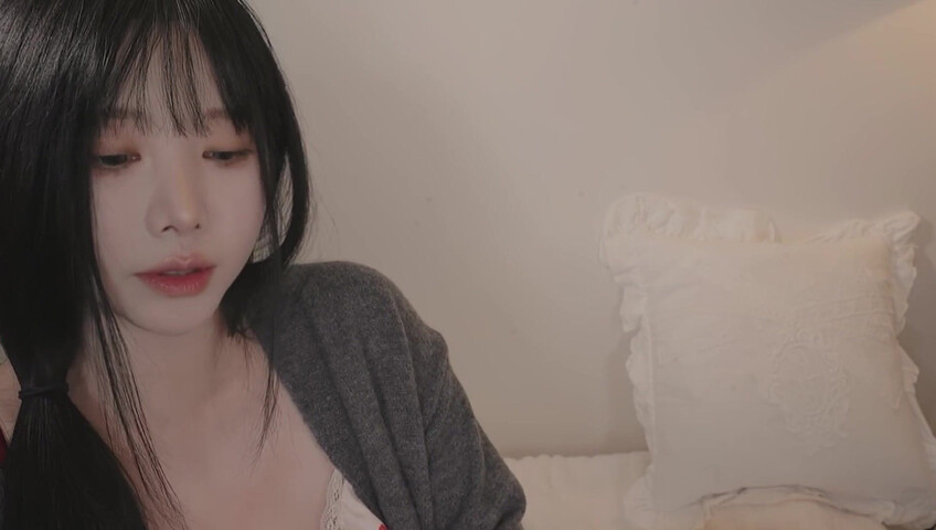 ASMR Yoon Ying - ASMR Roleplay with Reversed Dynamics A Night on a Business Trip
