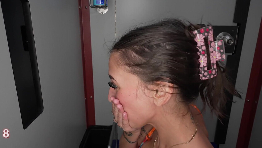 Gloryhole: ingoio - Jasmine Banks, la prima volta