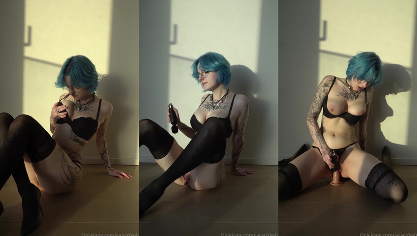 Lyra Crow dildo ride and cum
