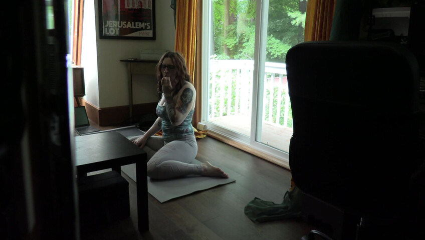 Bettie Bondage - Mom's Quarantine Yoga