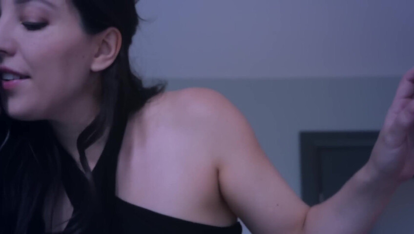 La tua ragazza ti fa un ASMR delicato