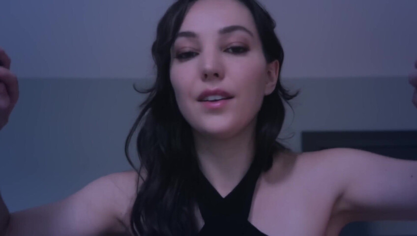 La tua ragazza ti fa un ASMR delicato