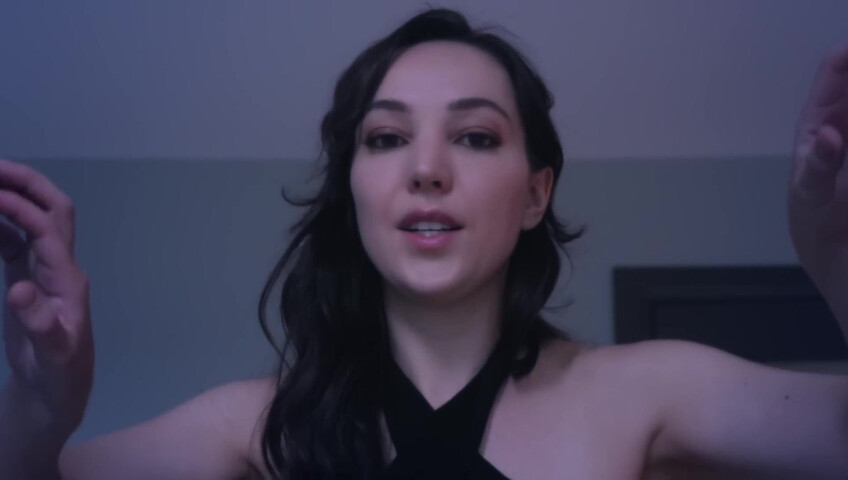 La tua ragazza ti fa un ASMR delicato