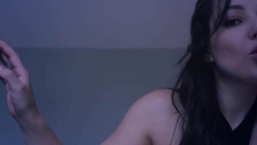 La tua ragazza ti fa un ASMR delicato