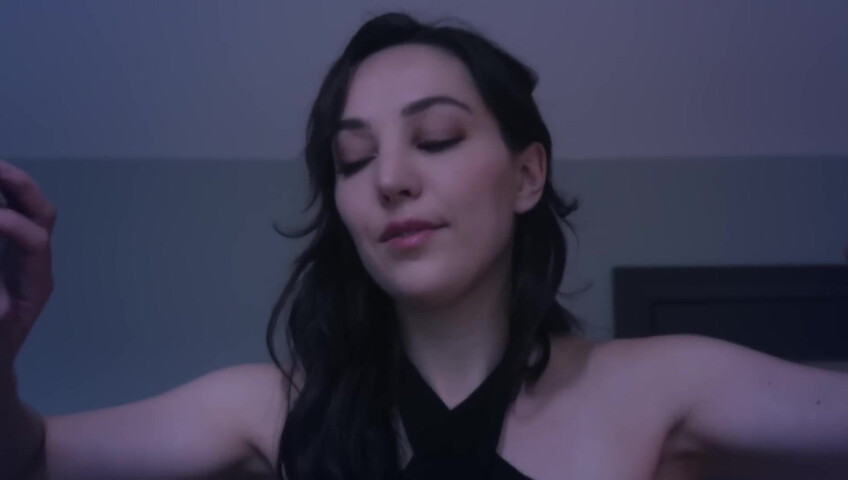 La tua ragazza ti fa un ASMR delicato