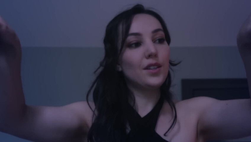 La tua ragazza ti fa un ASMR delicato