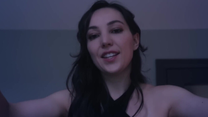 La tua ragazza ti fa un ASMR delicato
