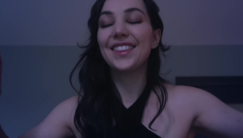 La tua ragazza ti fa un ASMR delicato