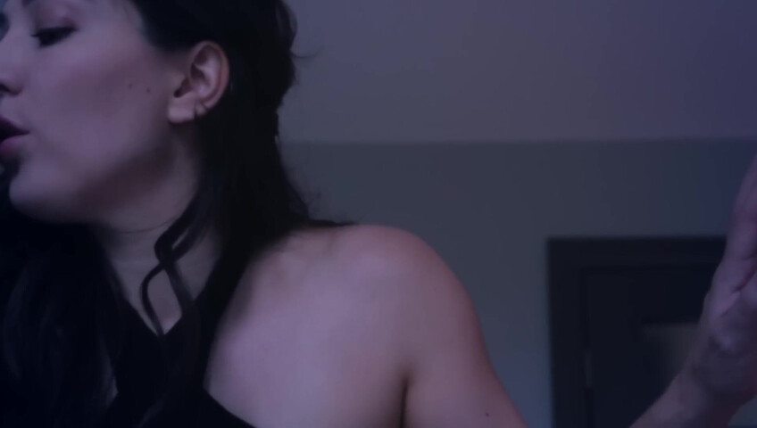 La tua ragazza ti fa un ASMR delicato