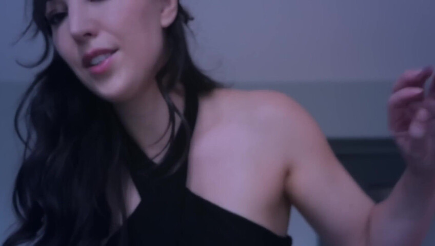 La tua ragazza ti fa un ASMR delicato
