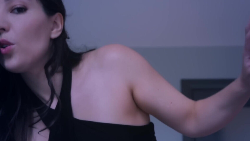 La tua ragazza ti fa un ASMR delicato
