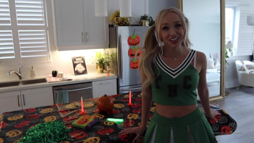 Gwen Gwiz - Girl Next Door Episode 3 - Halloween Edition