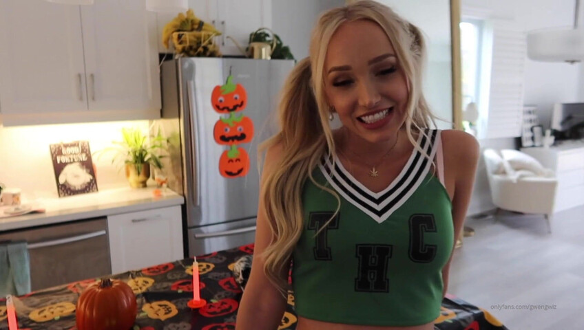 Gwen Gwiz - Girl Next Door Episode 3 - Halloween Edition