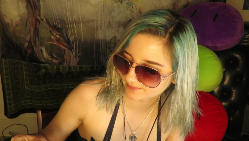 Aftyn Rose - Popsicle Sucking & Mouth Sounds on the Beach