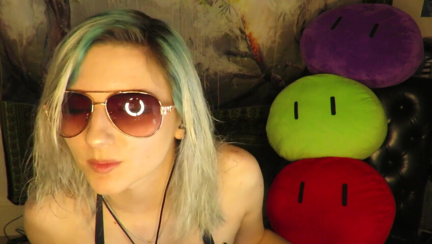 Aftyn Rose - Popsicle Sucking & Mouth Sounds on the Beach