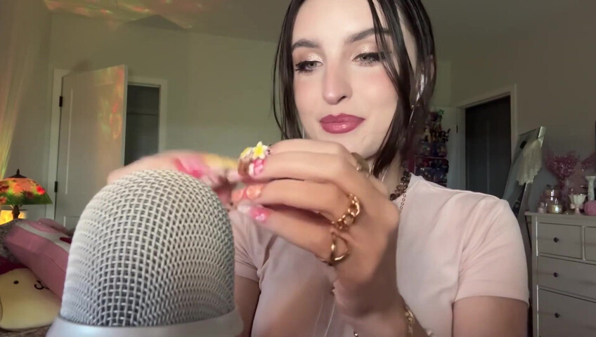 Beebee ASMR - XL Nail Tapping, Scratching, w⧸ Random Objects, Upclose Whisperi