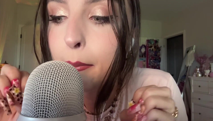 Beebee ASMR - XL Nail Tapping, Scratching, w⧸ Random Objects, Upclose Whisperi