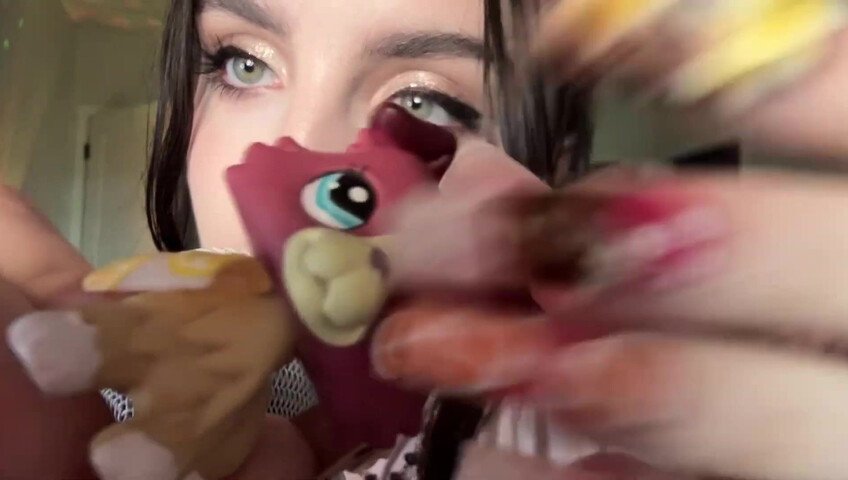 Beebee ASMR - XL Nail Tapping, Scratching, w⧸ Random Objects, Upclose Whisperi