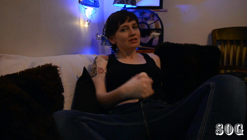 Bettie bondage – o tipă punk ți-o trage
