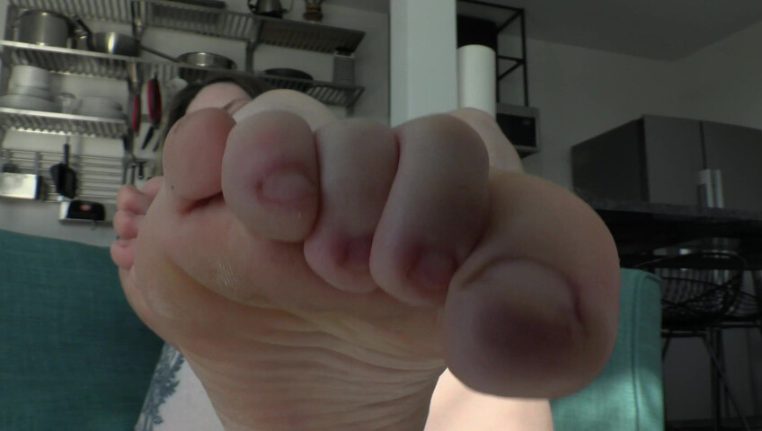 Bettie Bondage – Hairy Pussy Piss Slut