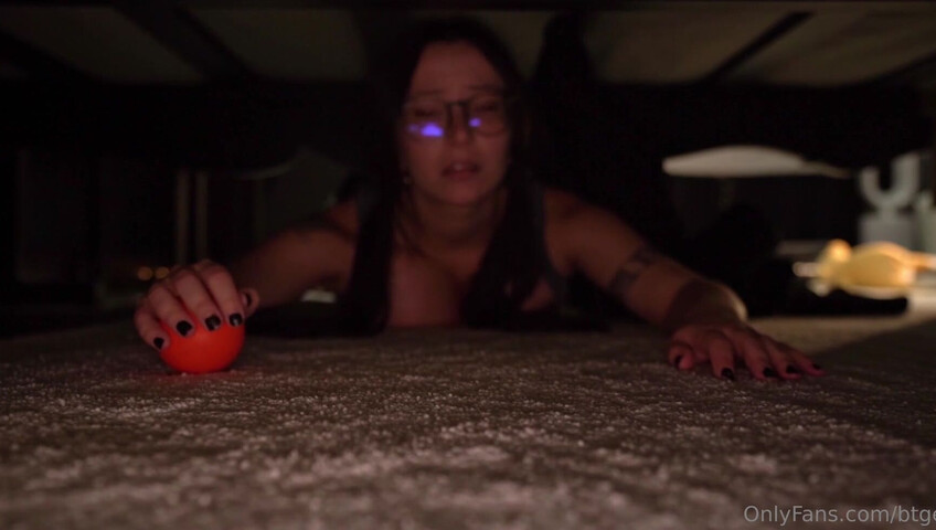 Bigtittygothegg - Get Stuck Under the Bed
