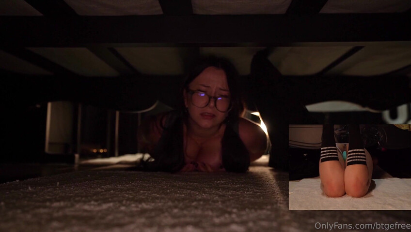 Bigtittygothegg - Get Stuck Under the Bed