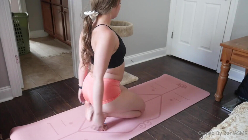 Dani ASMR - Sessione di yoga
