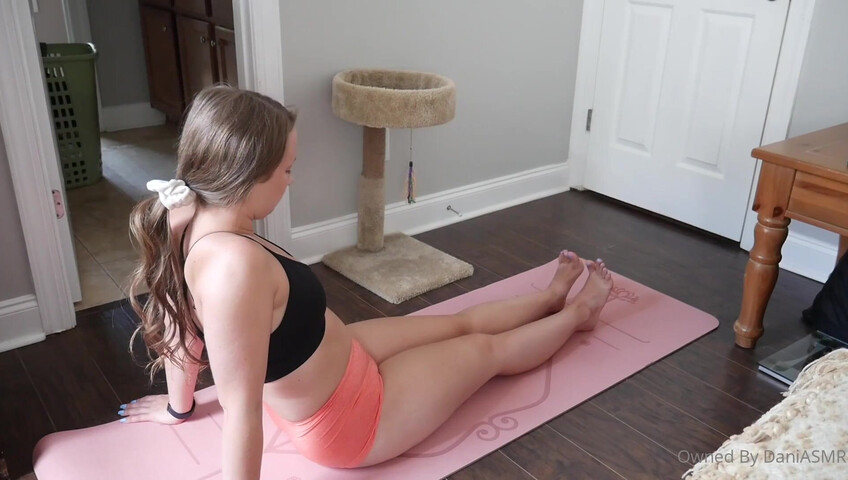 Dani ASMR - Sessione di yoga