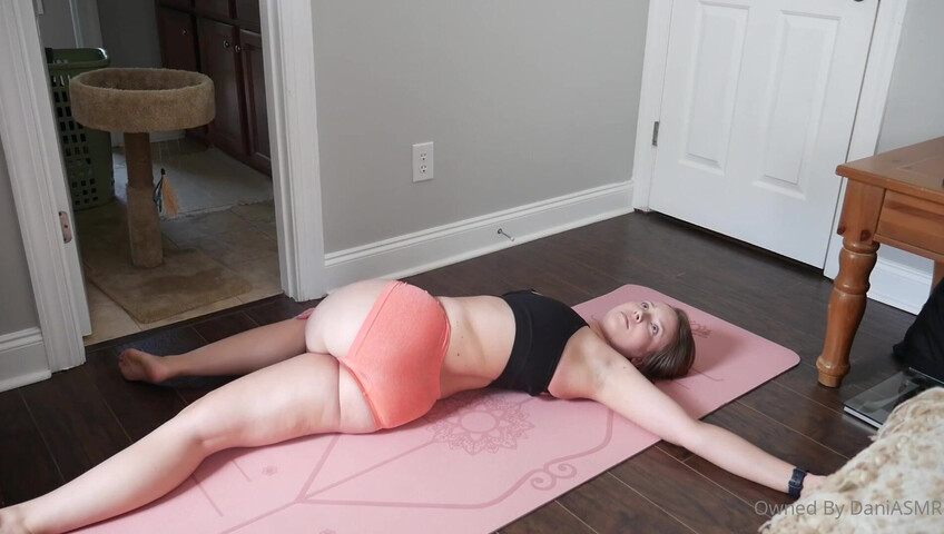 Dani ASMR - Sessione di yoga