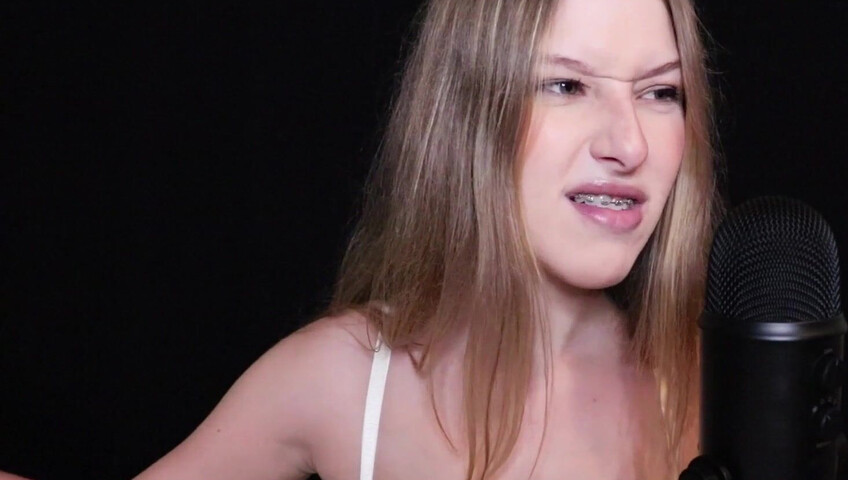 Diddly ASMR - 30 April 2021 - Vibrator sounds right up in the mic