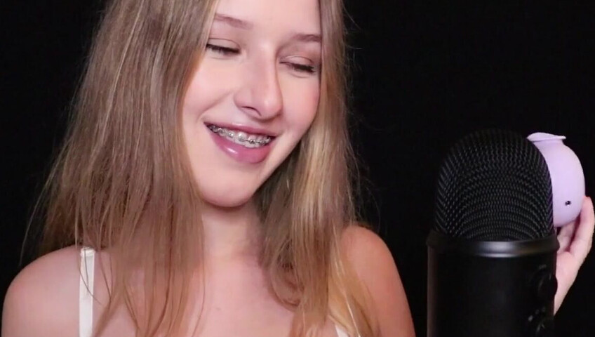 Diddly ASMR - 30 April 2021 - Vibrator sounds right up in the mic