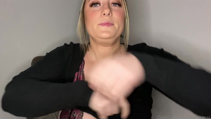 Miss Cassi ASMR - Non farti distrarre ASMR
