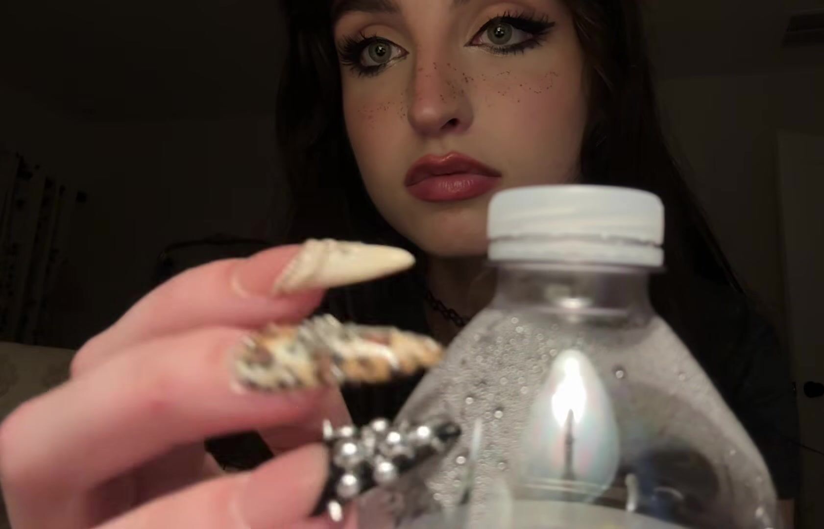 Beebee ASMR - 2026年6月2日 - 至近距離ローファイASMR（高速タップ、予測不能なトリガー）