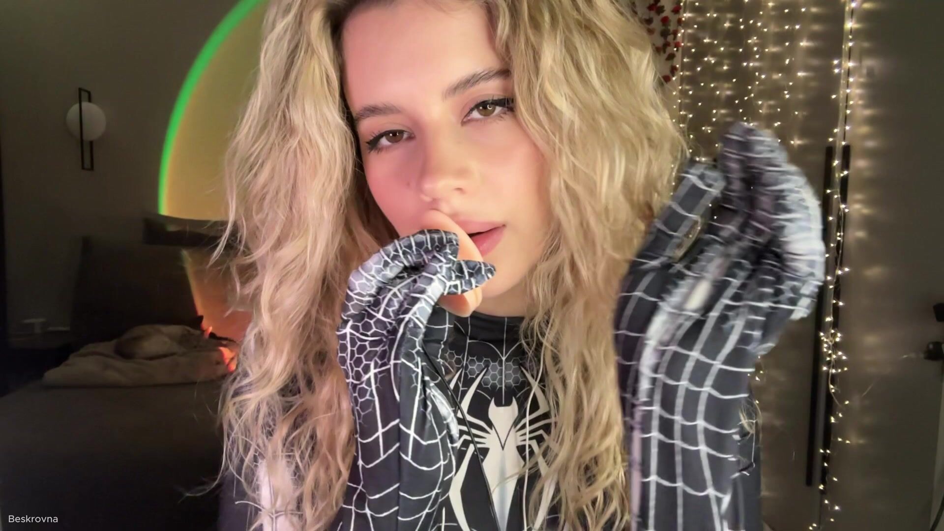 ASMR: mujer araña