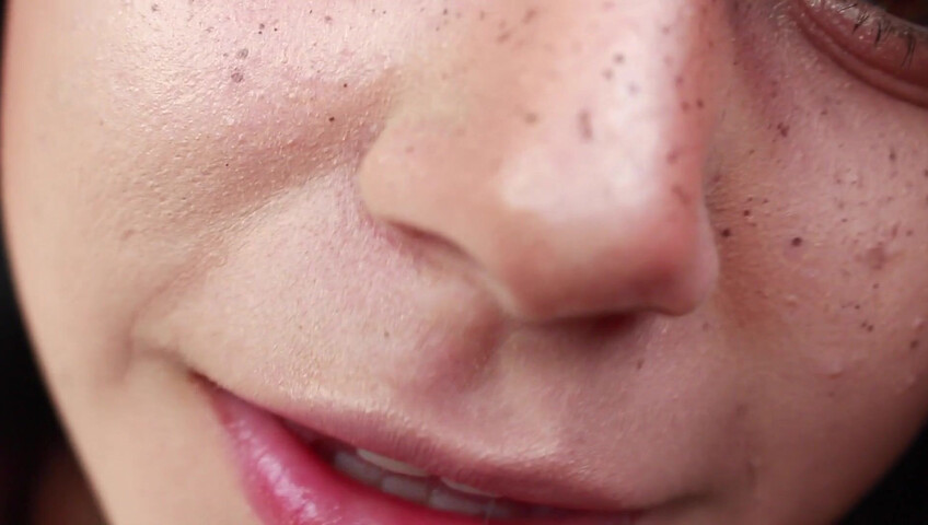 Zia XO - Womanizer ASMR - Dirty talk Close Up