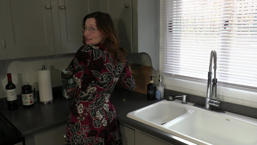 Bettie Bondage - Seducing Friends Mommy