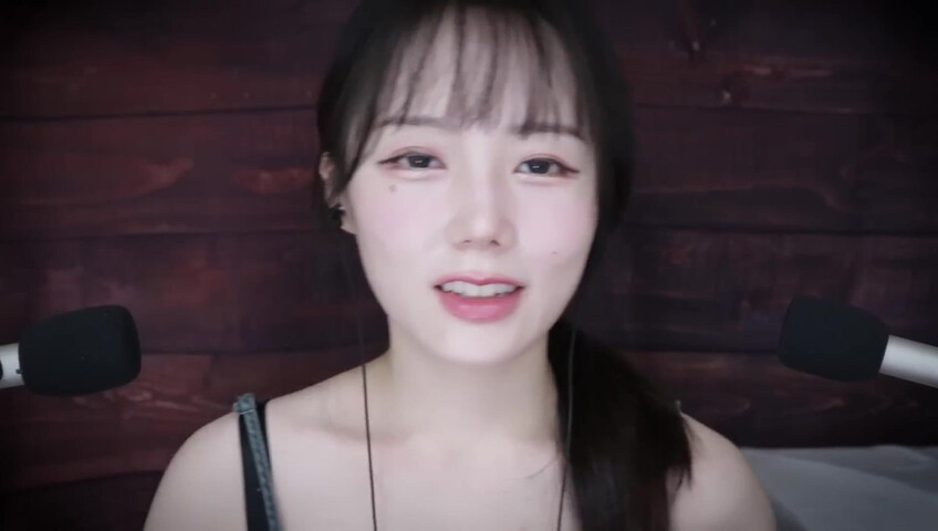 Jamonghae ASMR - 17 Aug 2025 - Acrylic Board Kiss