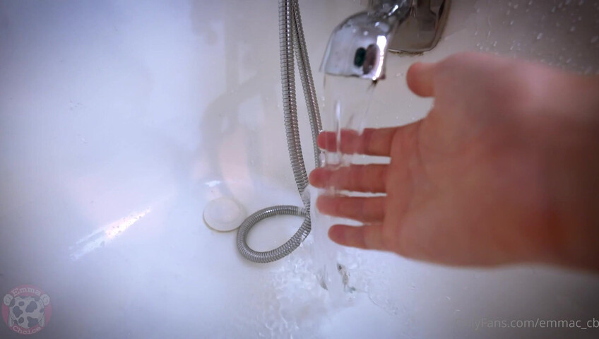 Emma Choice - Having a Bath