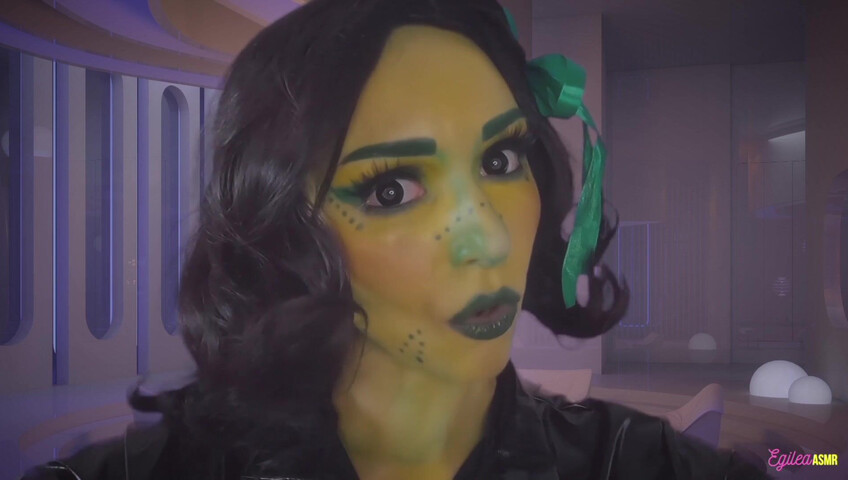 Egilea ASMR - Alien wife kisses you