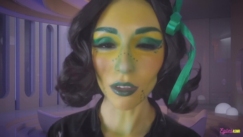 Egilea ASMR - Alien wife kisses you