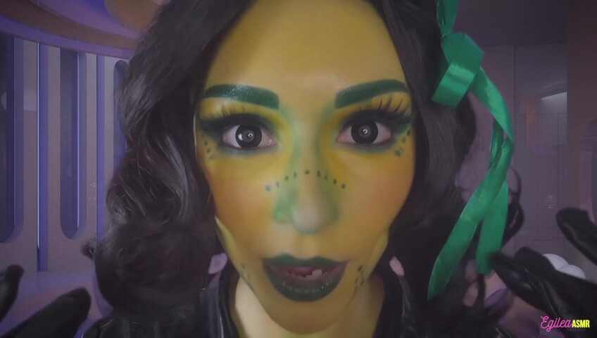 Egilea ASMR - Alien wife kisses you