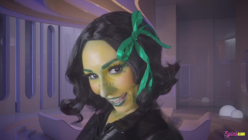 Egilea ASMR - Alien wife kisses you