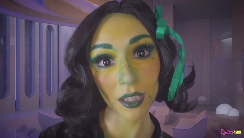 Egilea ASMR - Alien wife kisses you