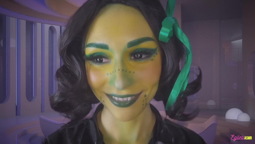 Egilea ASMR - Alien wife kisses you