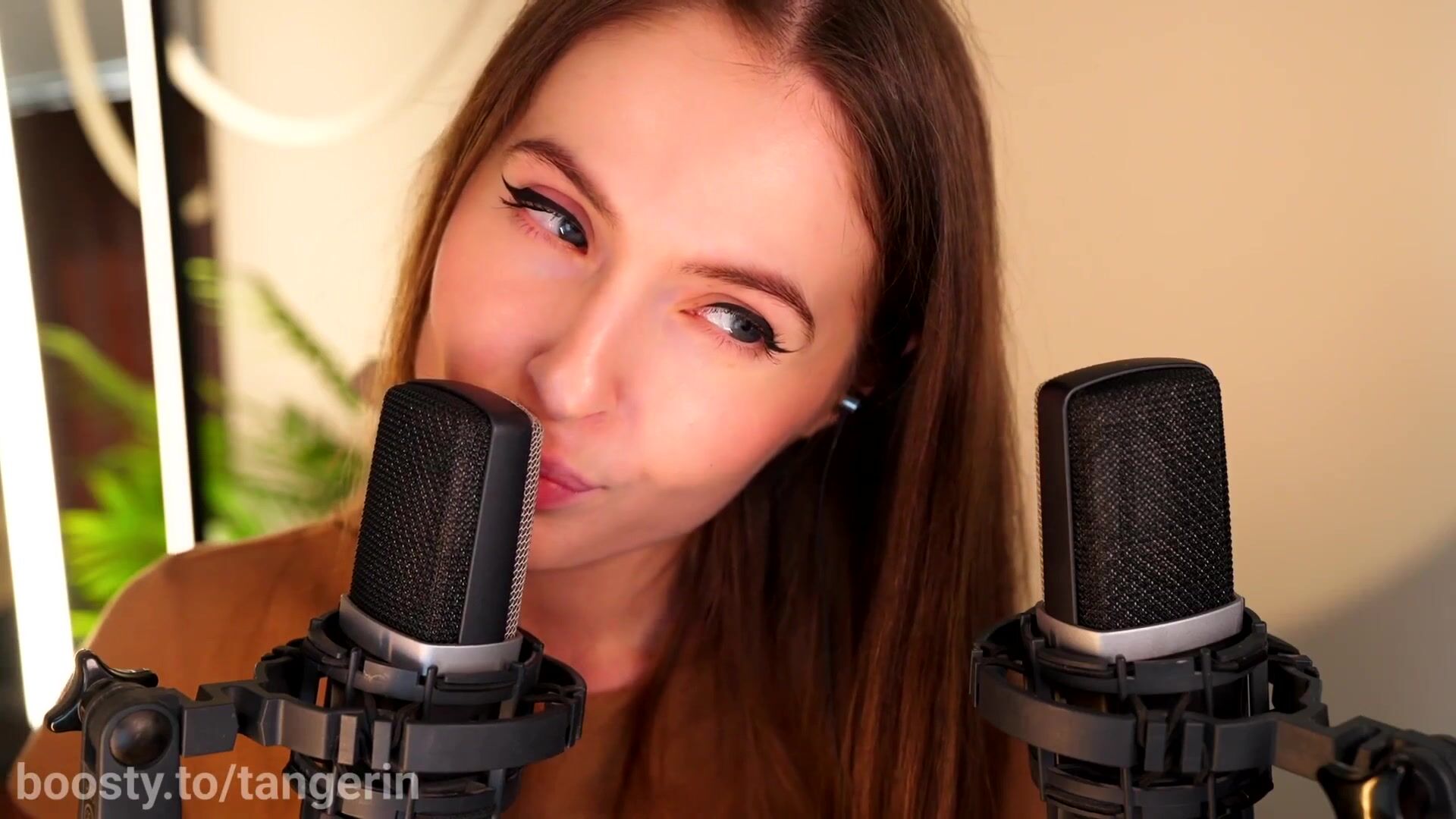 Tangerin ASMR - 3 November 2025 - Slow Ear Lipping