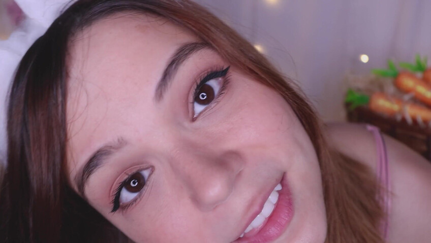 Maimy ASMR - Bunny Girl Wants Your Carrot